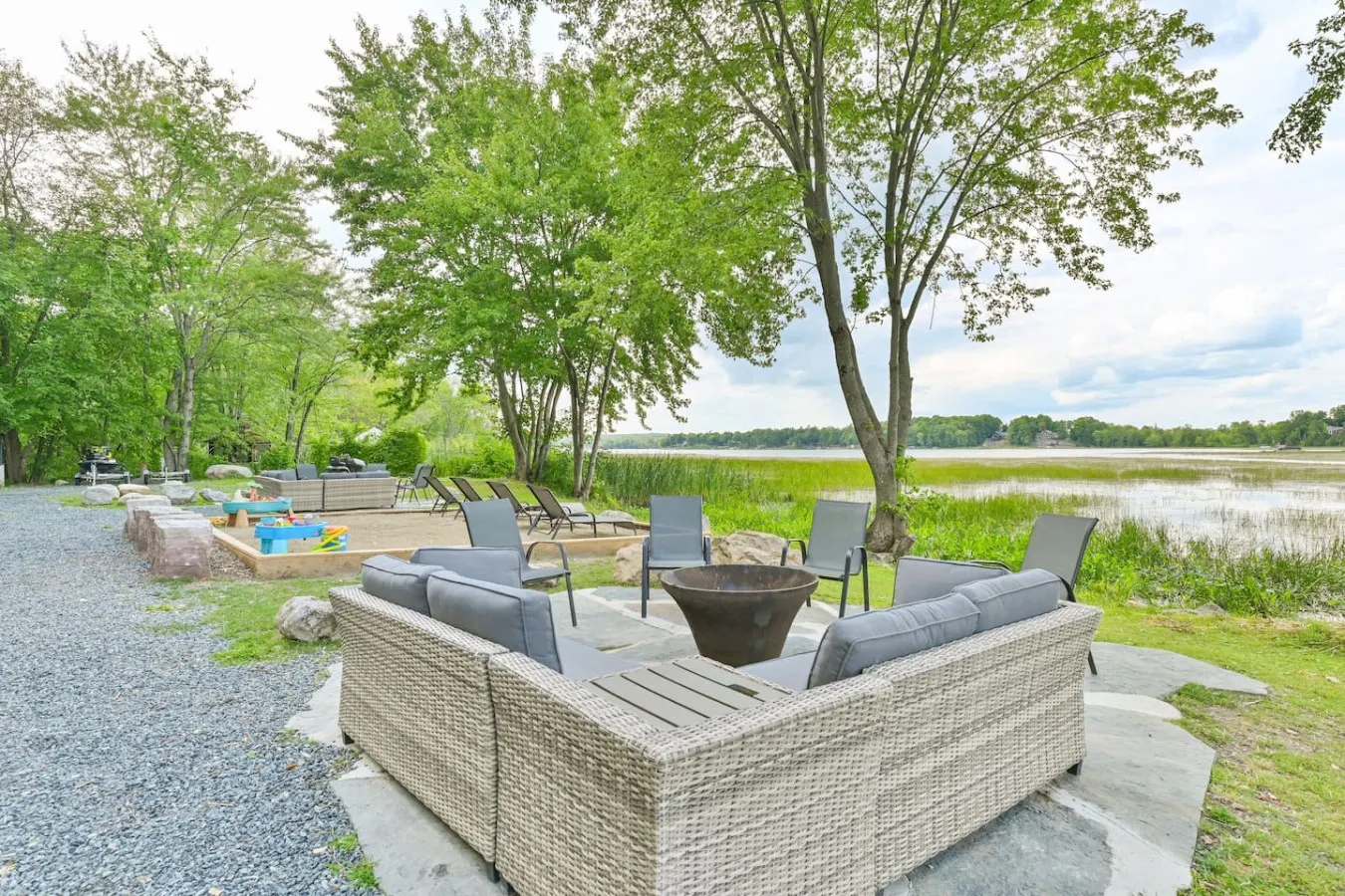 MLC-Waterfront 3BR Cabin on the Water 8