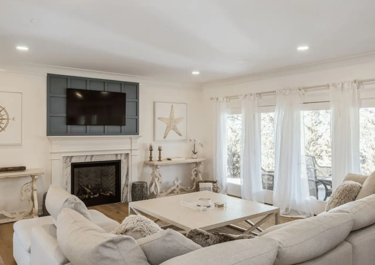 New Construction Modern Luxury Retreat w 6 Beds 11