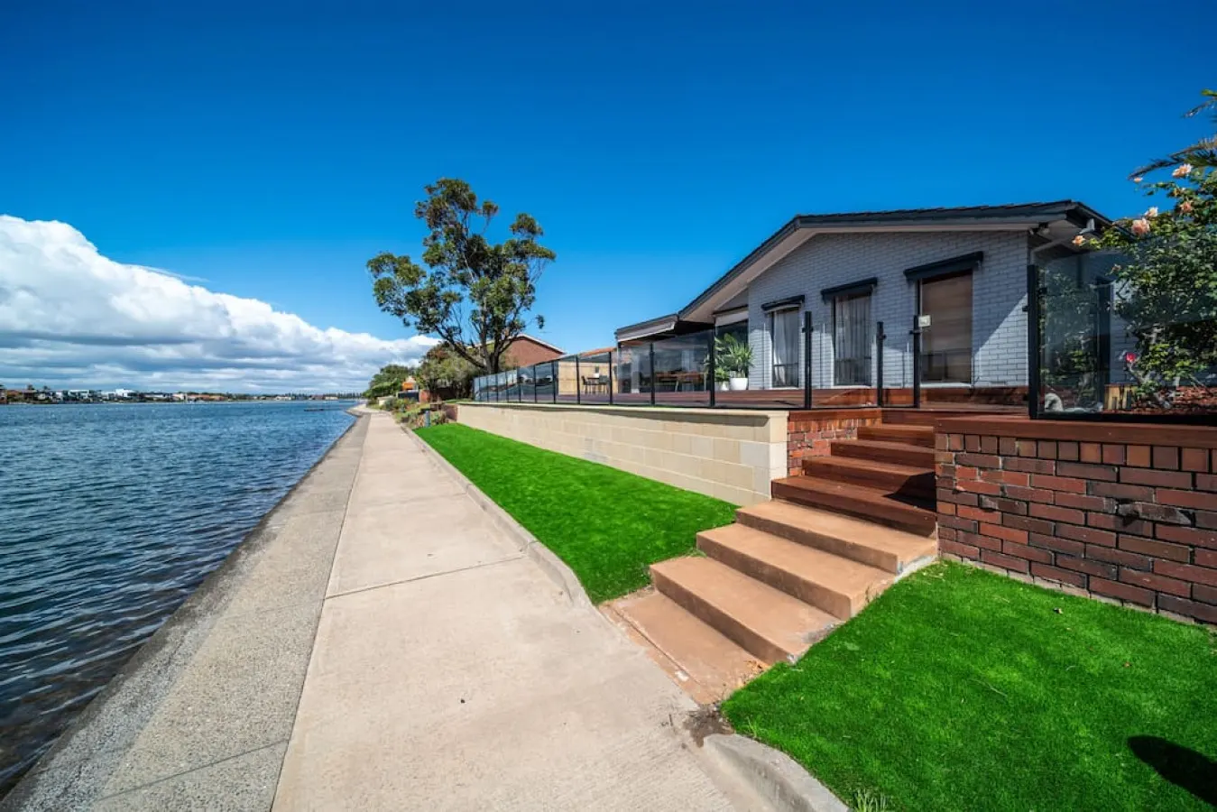 La Brisa—Waterfront Retreat between Lake & Coast — photo 5
