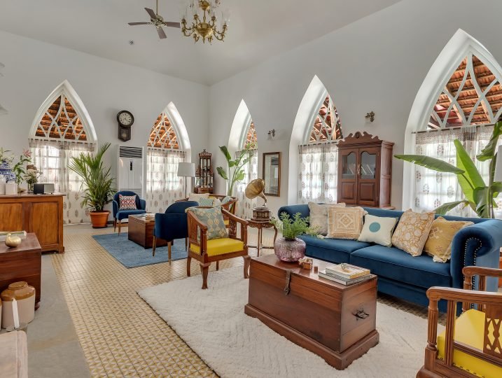 Cozy Tropical Home Amidst Lush Greenery 17