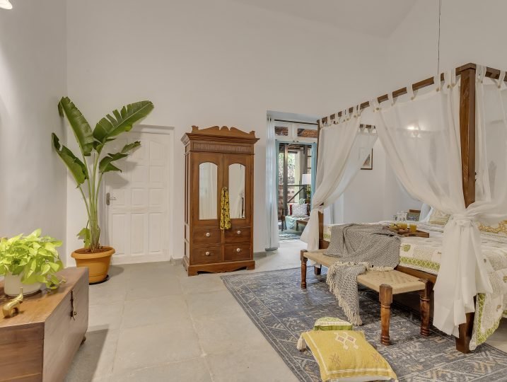 Cozy Tropical Home Amidst Lush Greenery 19