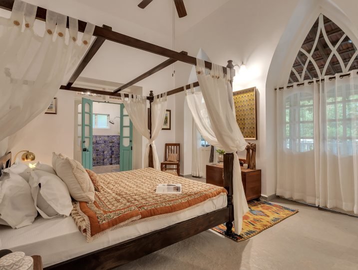 Cozy Tropical Home Amidst Lush Greenery 7