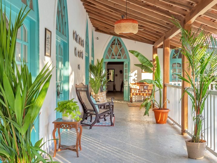 Cozy Tropical Home Amidst Lush Greenery 10