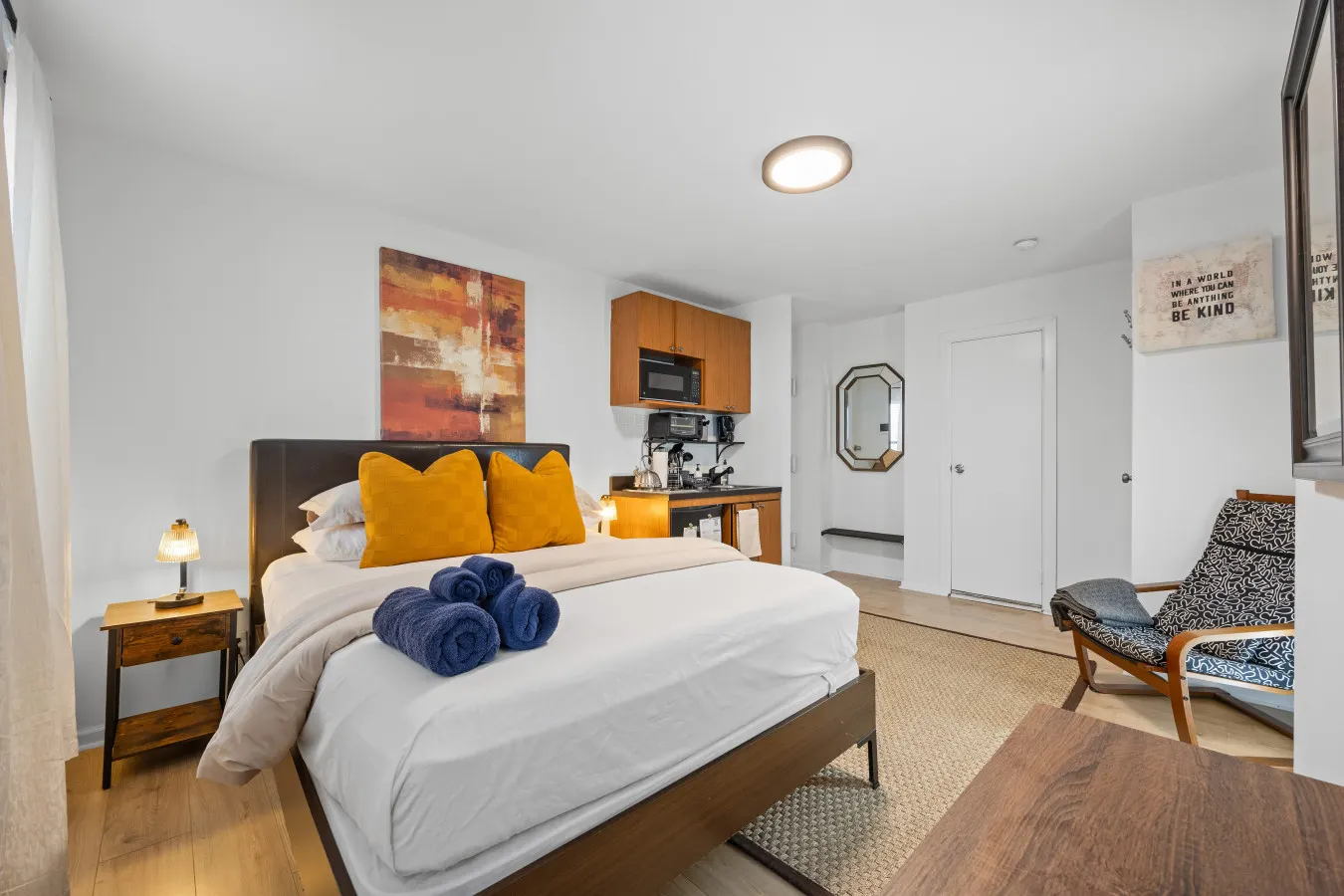 Times Square Studio near Restaurants & Shopping