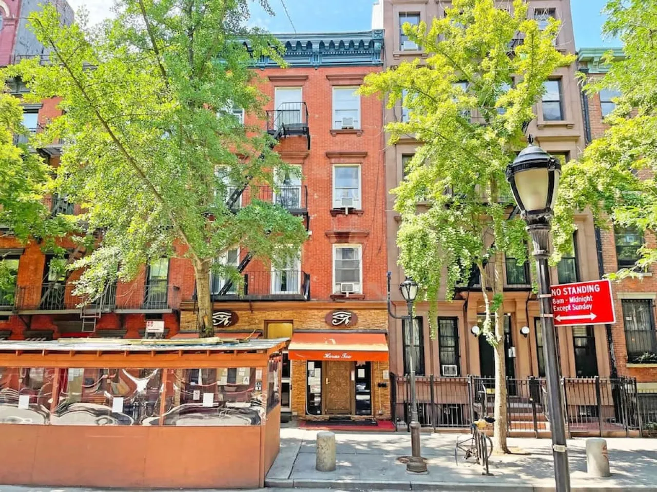 Times Square Studio near Restaurants & Shopping 12