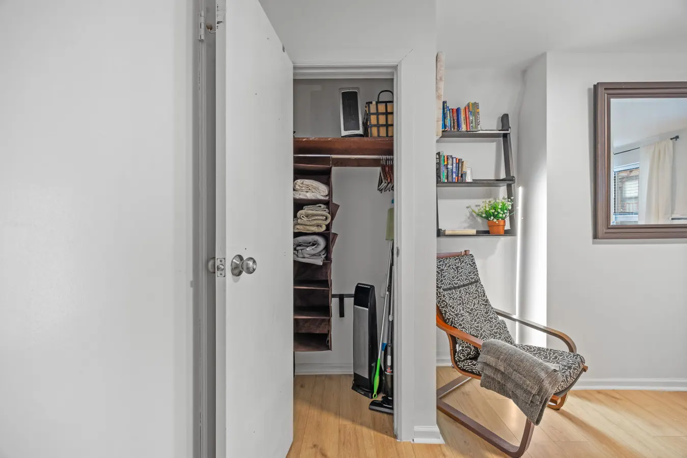 Times Square Studio near Restaurants & Shopping 7
