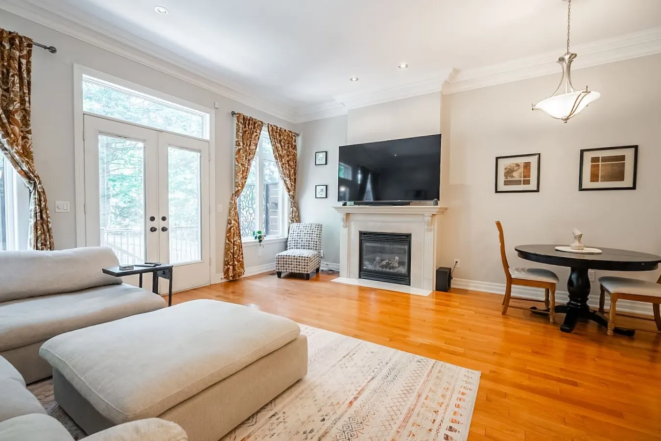 Beautiful Family-Friendly 3BR House W/ Parking
