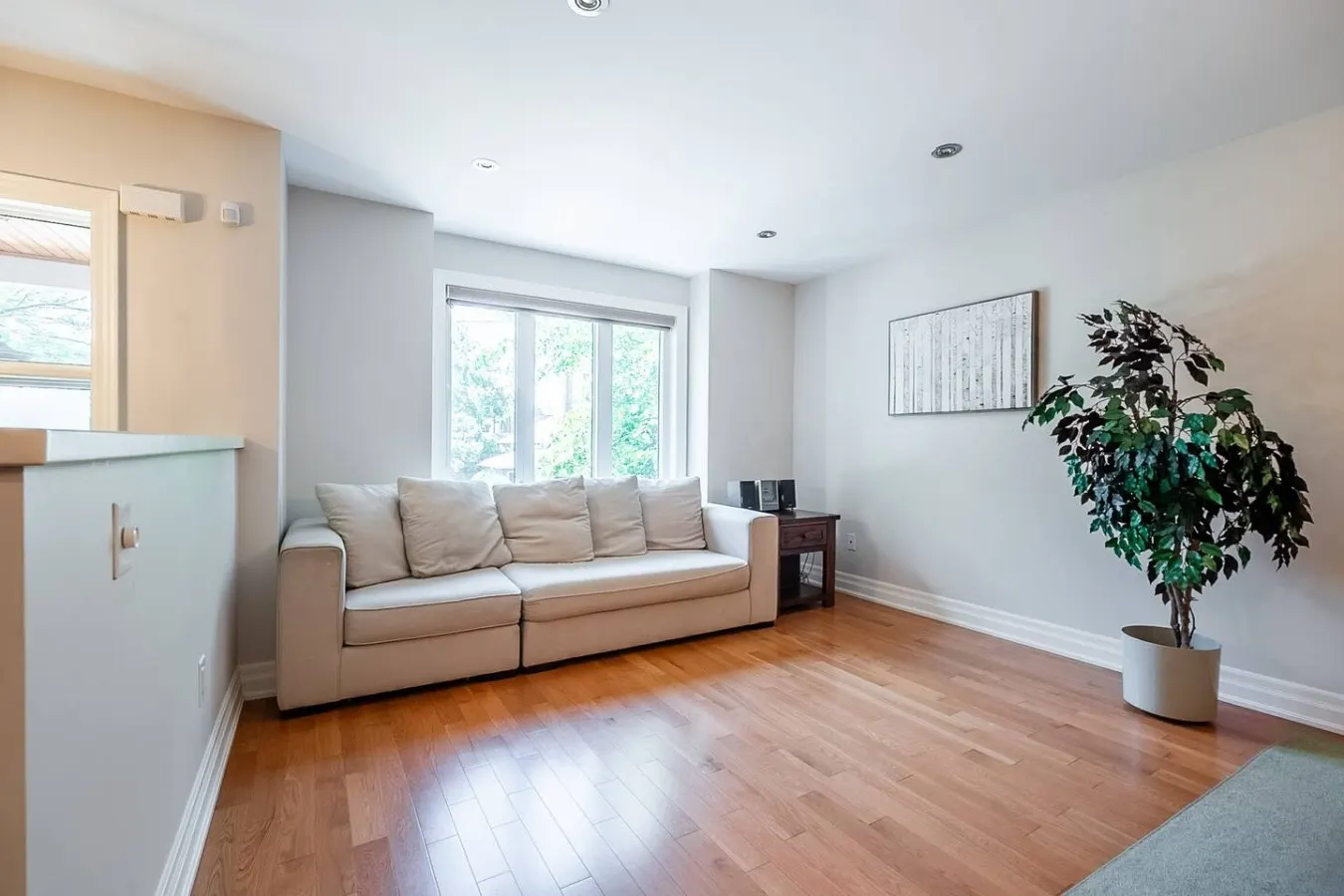 Beautiful Family-Friendly 3BR House W/ Parking 9