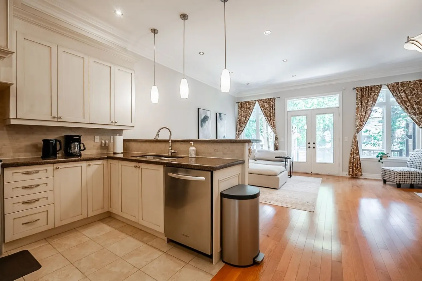 Beautiful Family-Friendly 3BR House W/ Parking 17