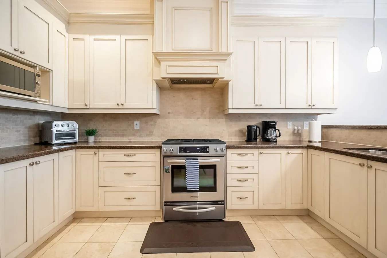 Beautiful Family-Friendly 3BR House W/ Parking 5
