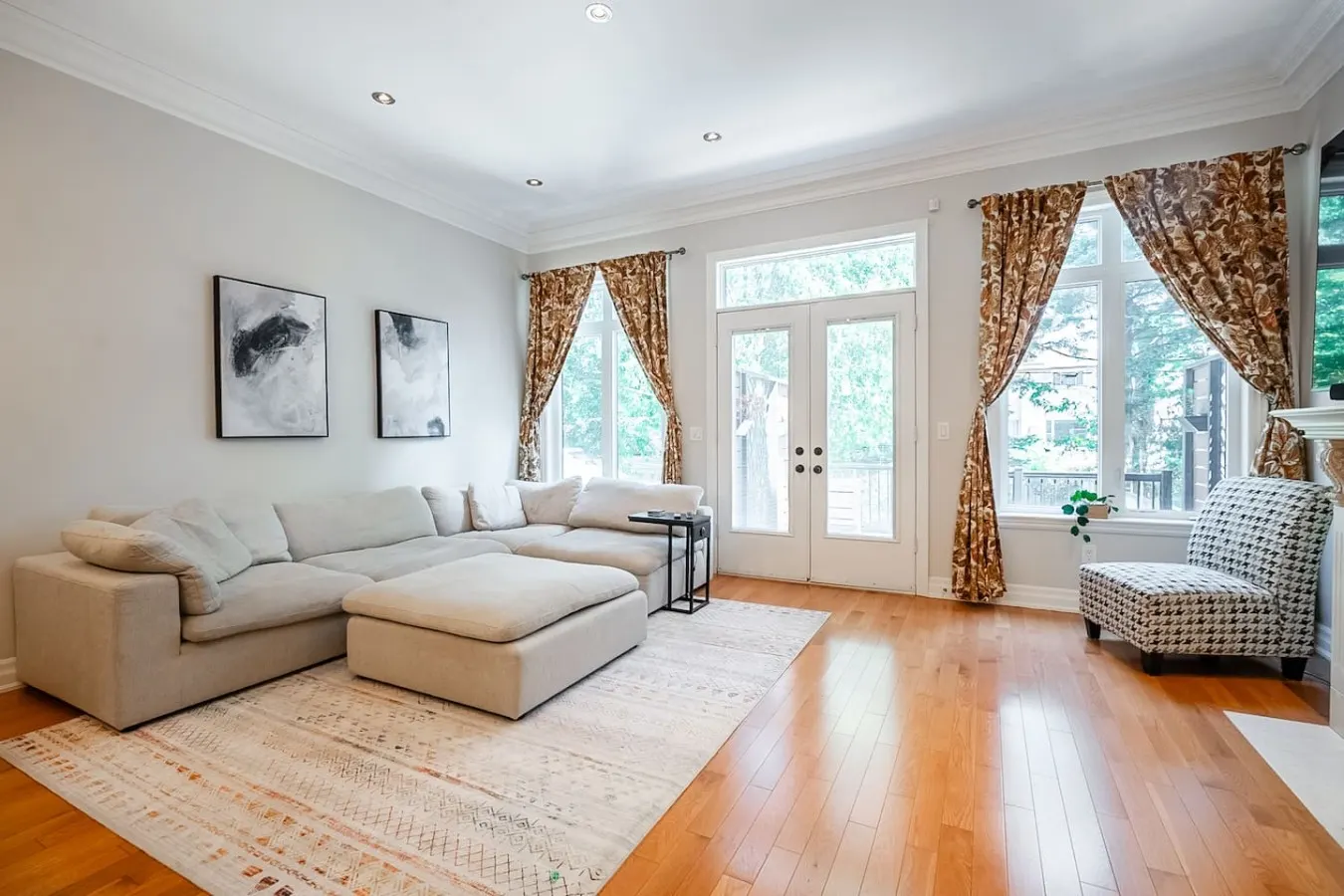 Beautiful Family-Friendly 3BR House W/ Parking 8