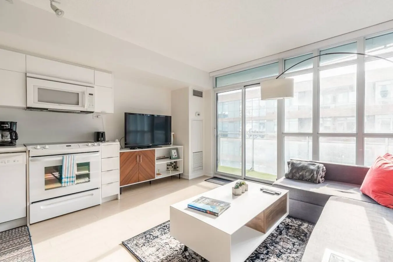 Bright Modern 1BR • Walk Everywhere • Sleeps 4 — photo 2
