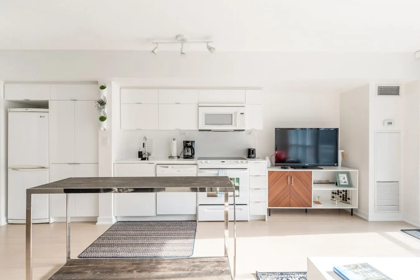 Bright Modern 1BR Walk Everywhere Sleeps 4 14