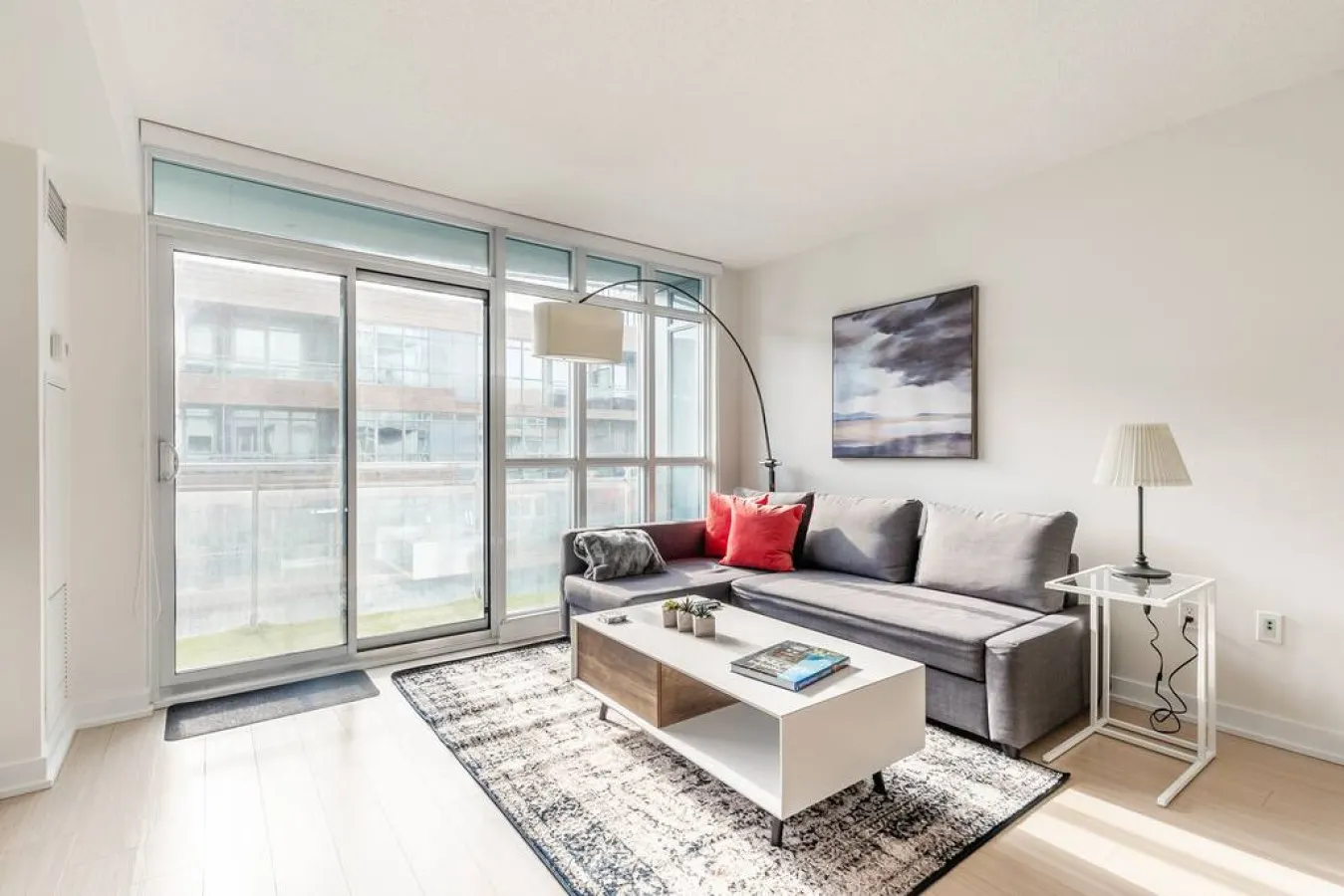 Bright Modern 1BR • Walk Everywhere • Sleeps 4 — photo 3