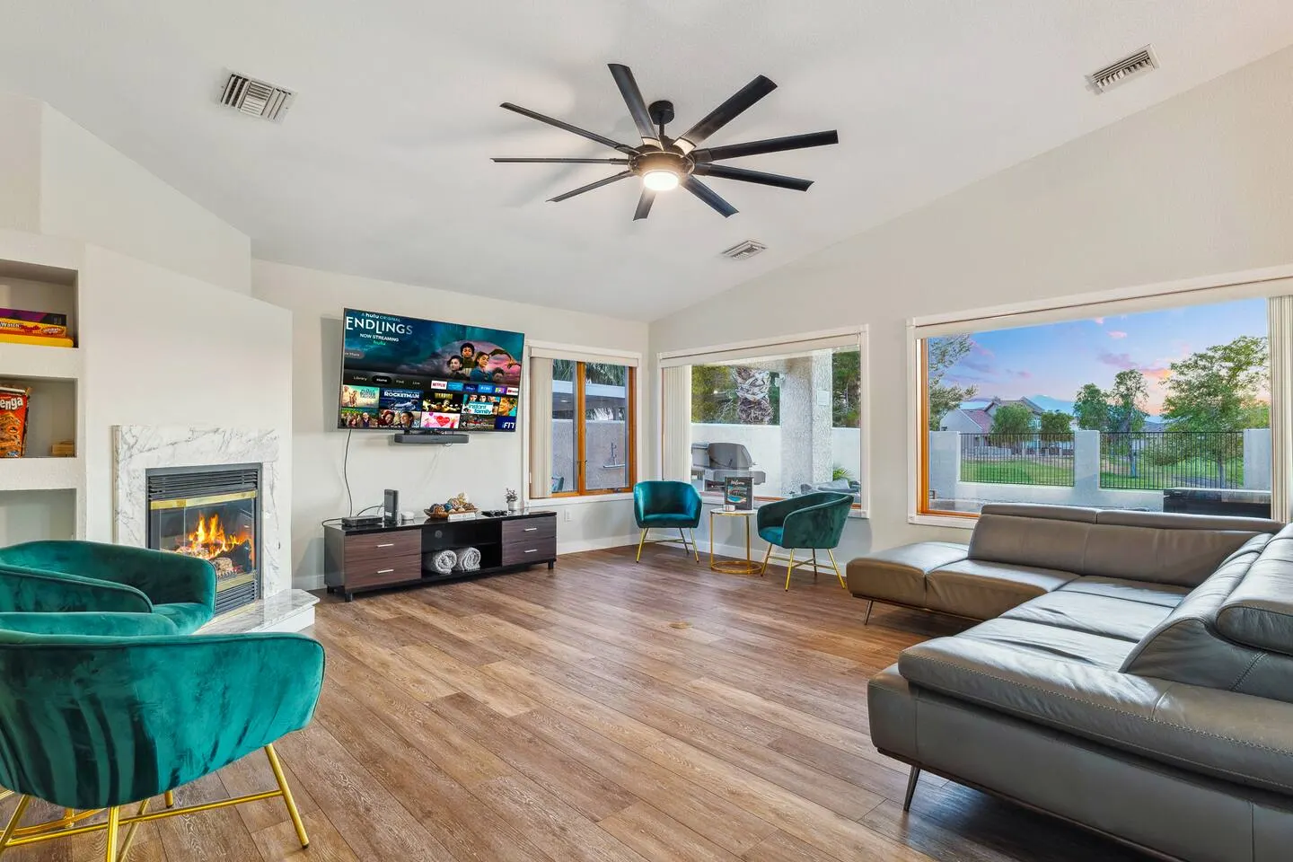 Epic Mid-Century Sleeps 12 Pool Views 7