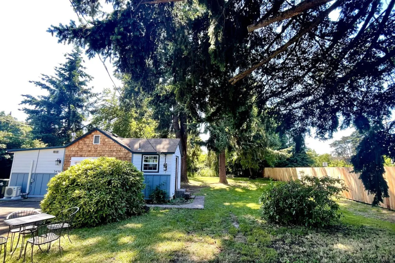 Cute 1 bedroom Farmhouse in Springfield, Oregon 19