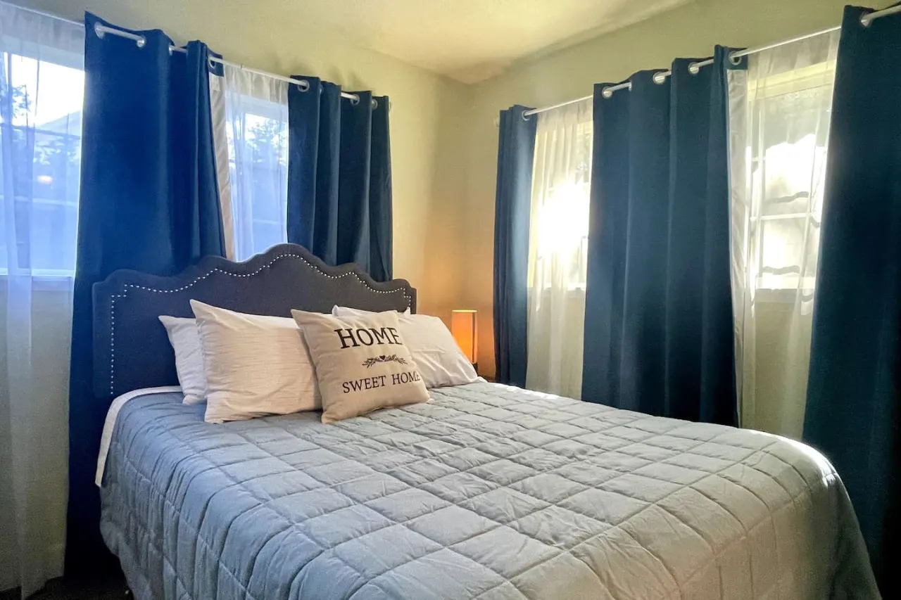 Cute 1 bedroom Farmhouse in Springfield, Oregon 4