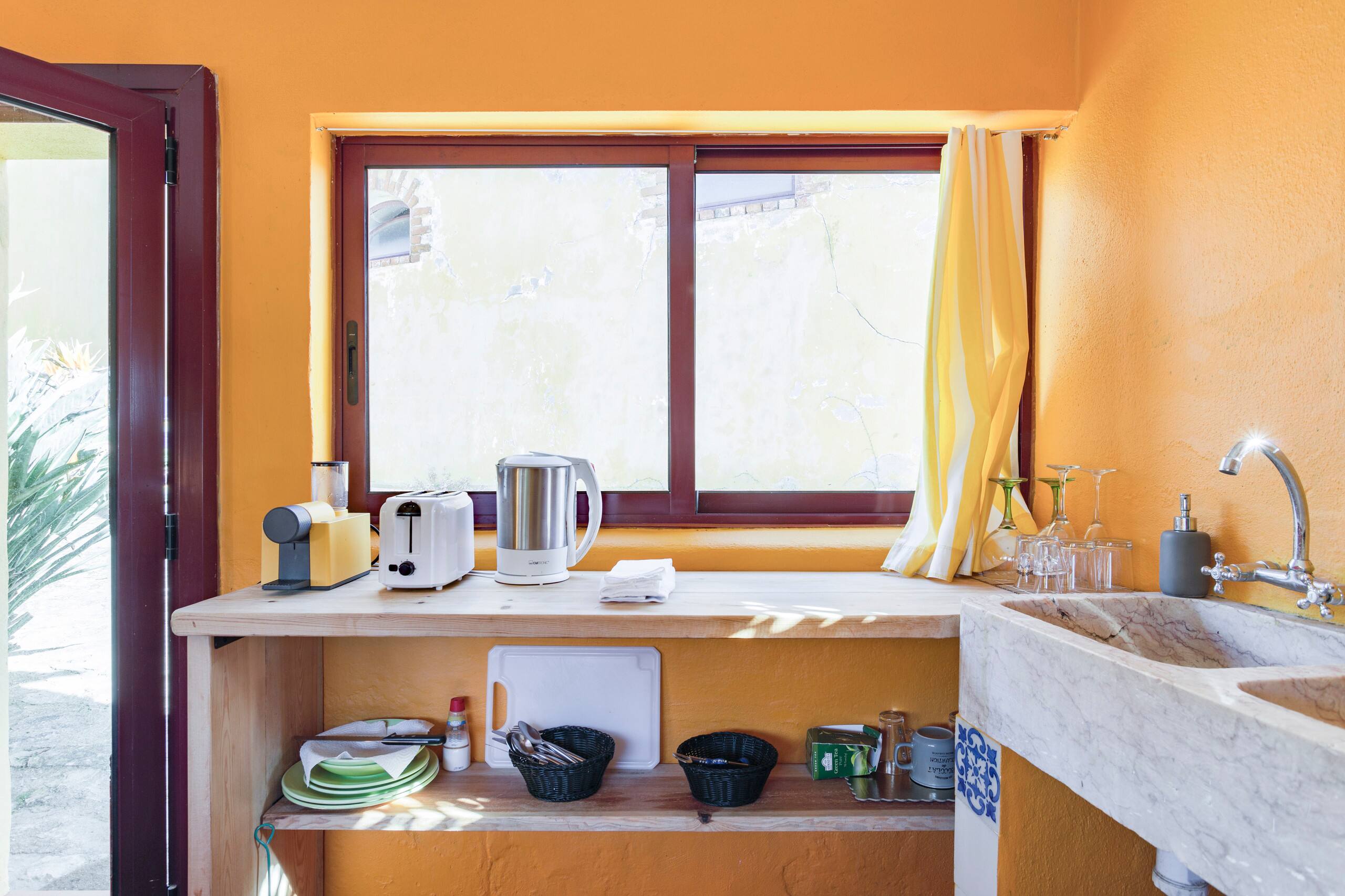 Yellow Room 9