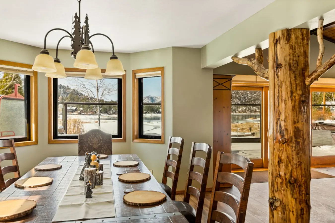Roaring Lion Luxury Lodge Lake Views & Hot tub 12