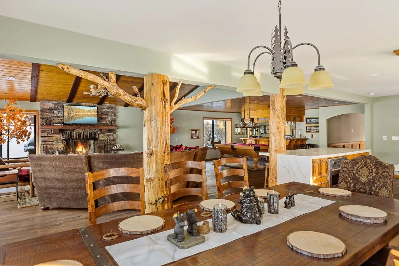 Roaring Lion Luxury Lodge Lake Views & Hot tub 16
