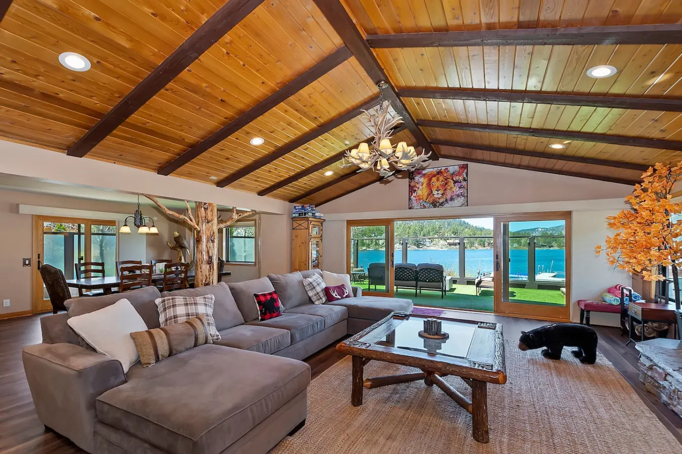 Roaring Lion Luxury Lodge Lake Views & Hot tub 18