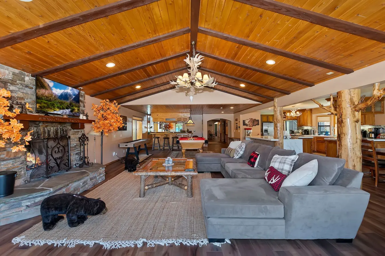 Roaring Lion Luxury Lodge Lake Views & Hot tub 19