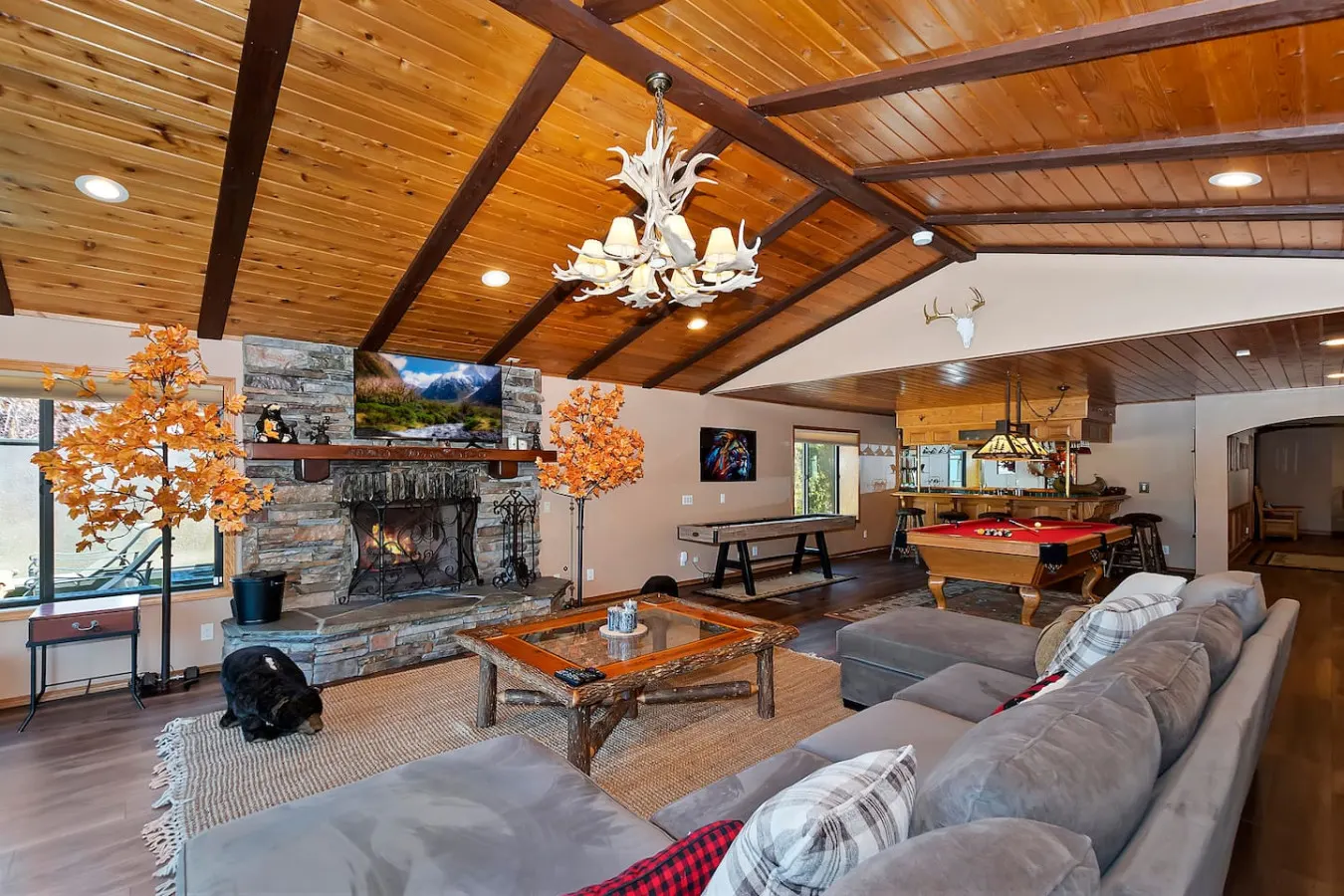 Roaring Lion Luxury Lodge Lake Views & Hot tub 20