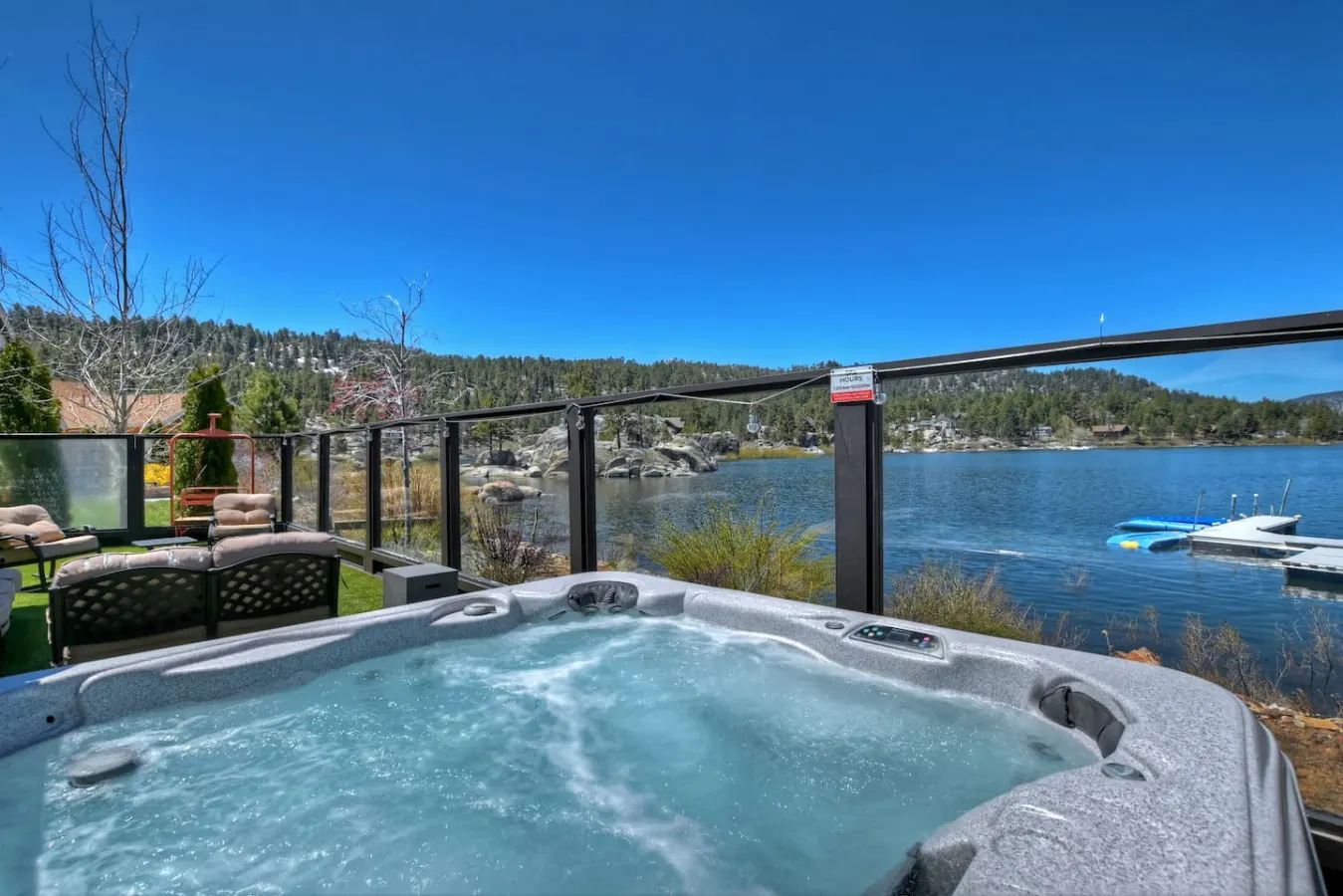 Roaring Lion Luxury Lodge| Lake Views & Hot tub — foto 3