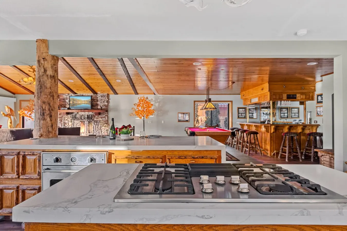 Roaring Lion Luxury Lodge Lake Views & Hot tub 7