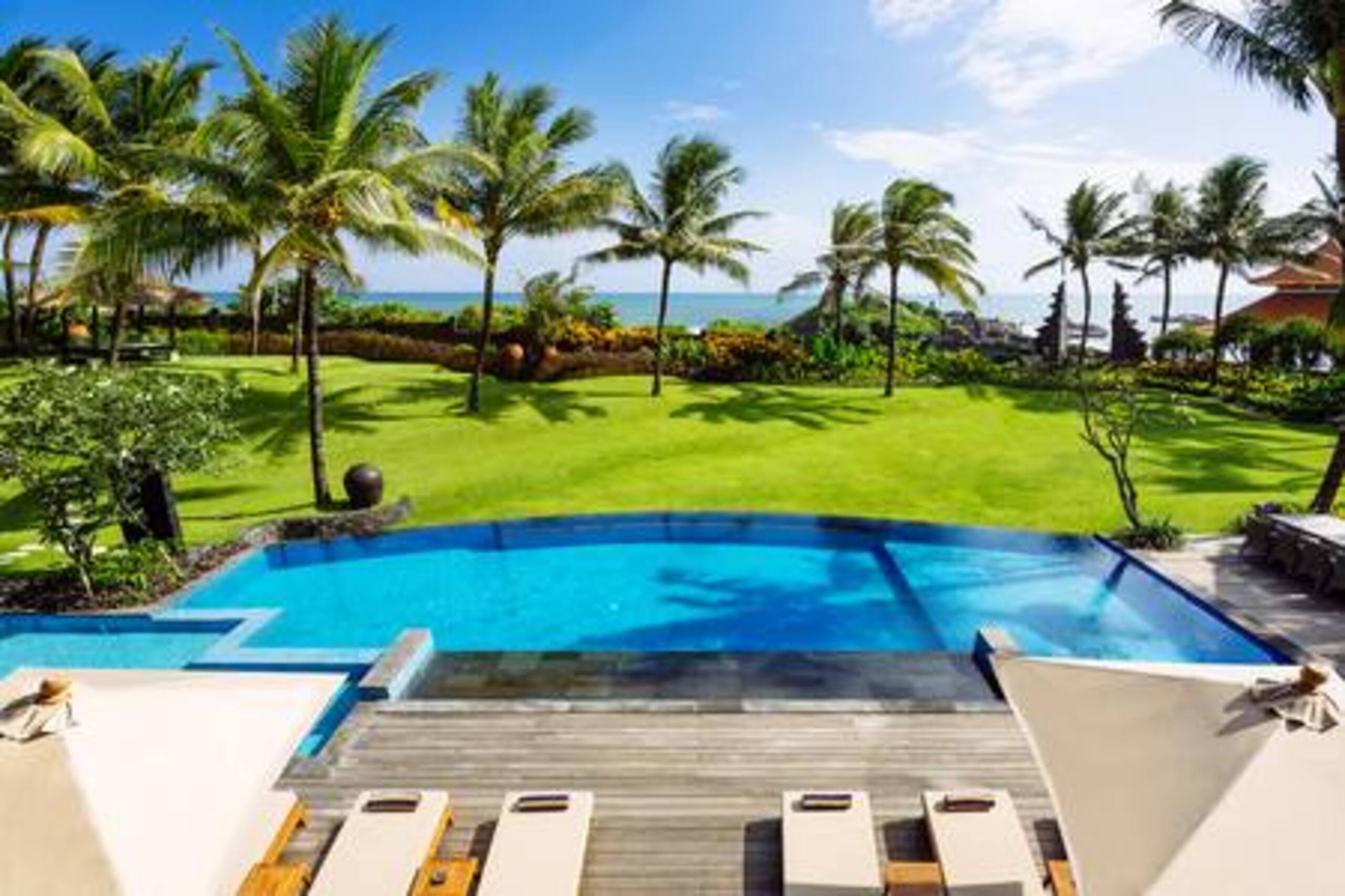 Villa Semarapura | 5BR Oceanfront Pool & Staff — photo 3