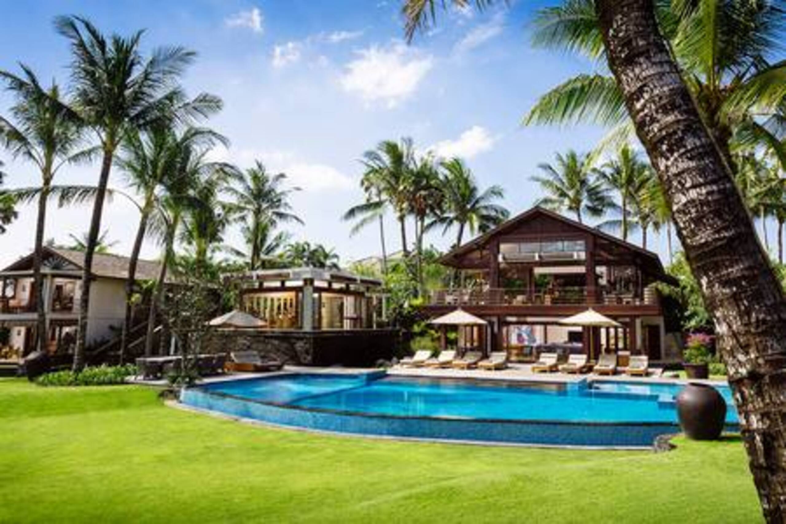 Villa Semarapura | 5BR Oceanfront Pool & Staff