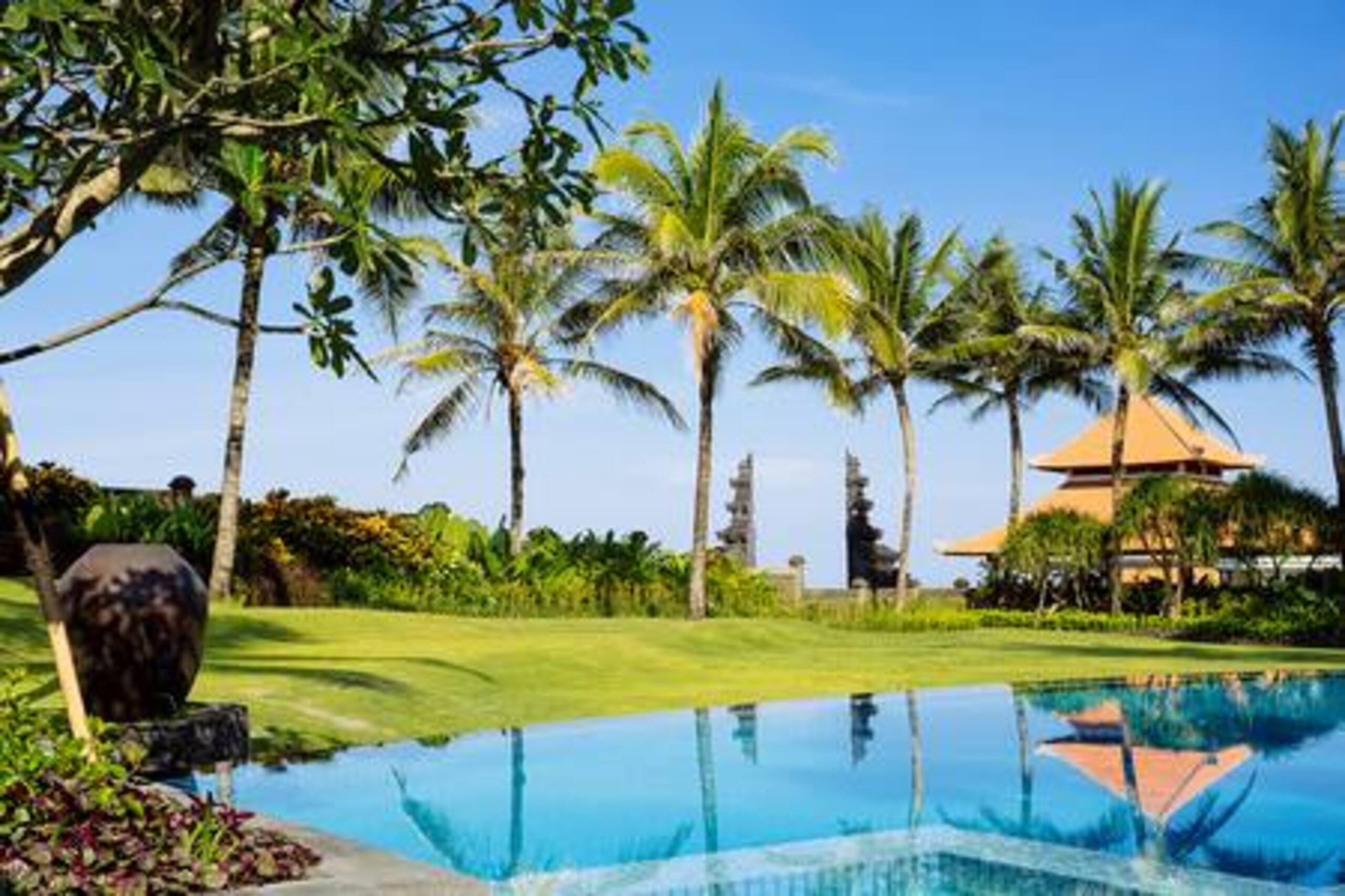 Villa Semarapura | 5BR Oceanfront Pool & Staff — photo 2