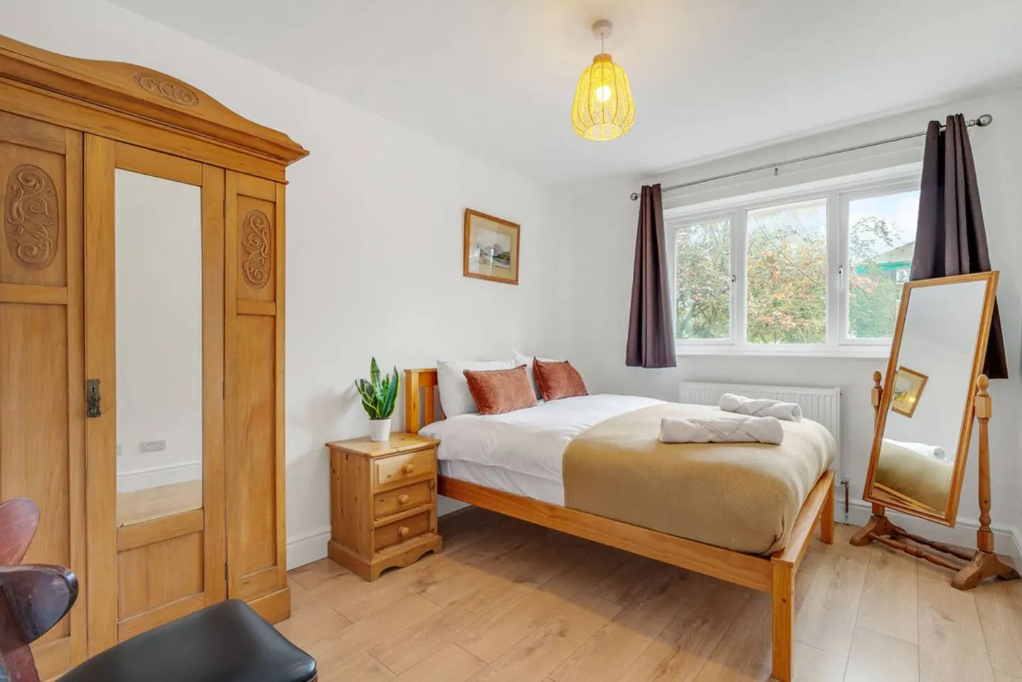 Spacious East London House With Parking