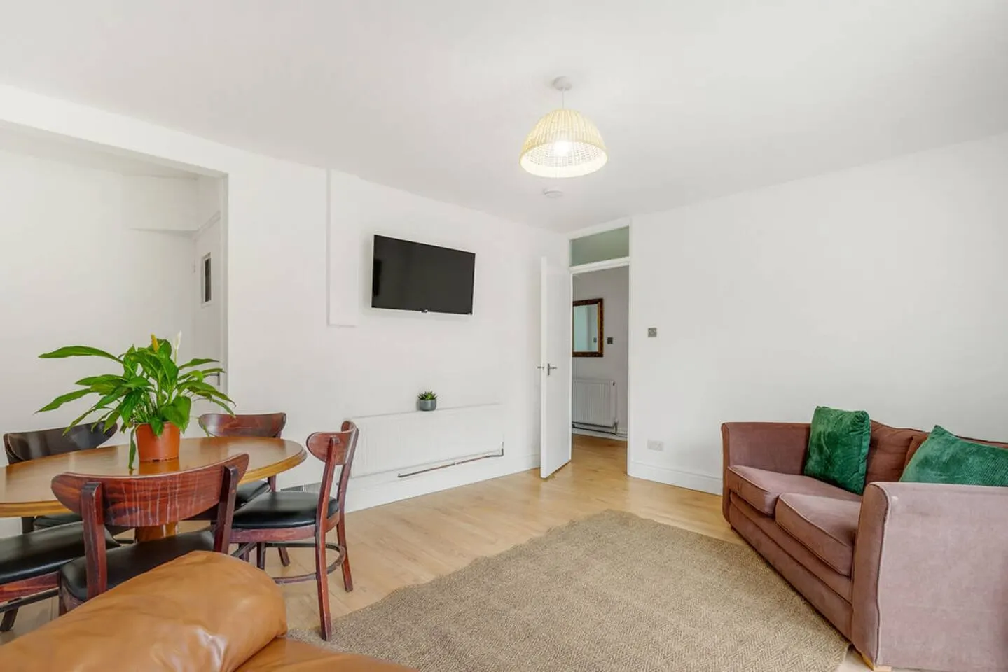 Spacious East London House With Parking 2