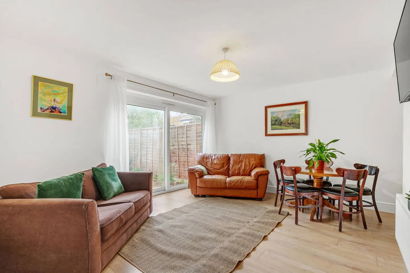 Spacious East London House With Parking 10