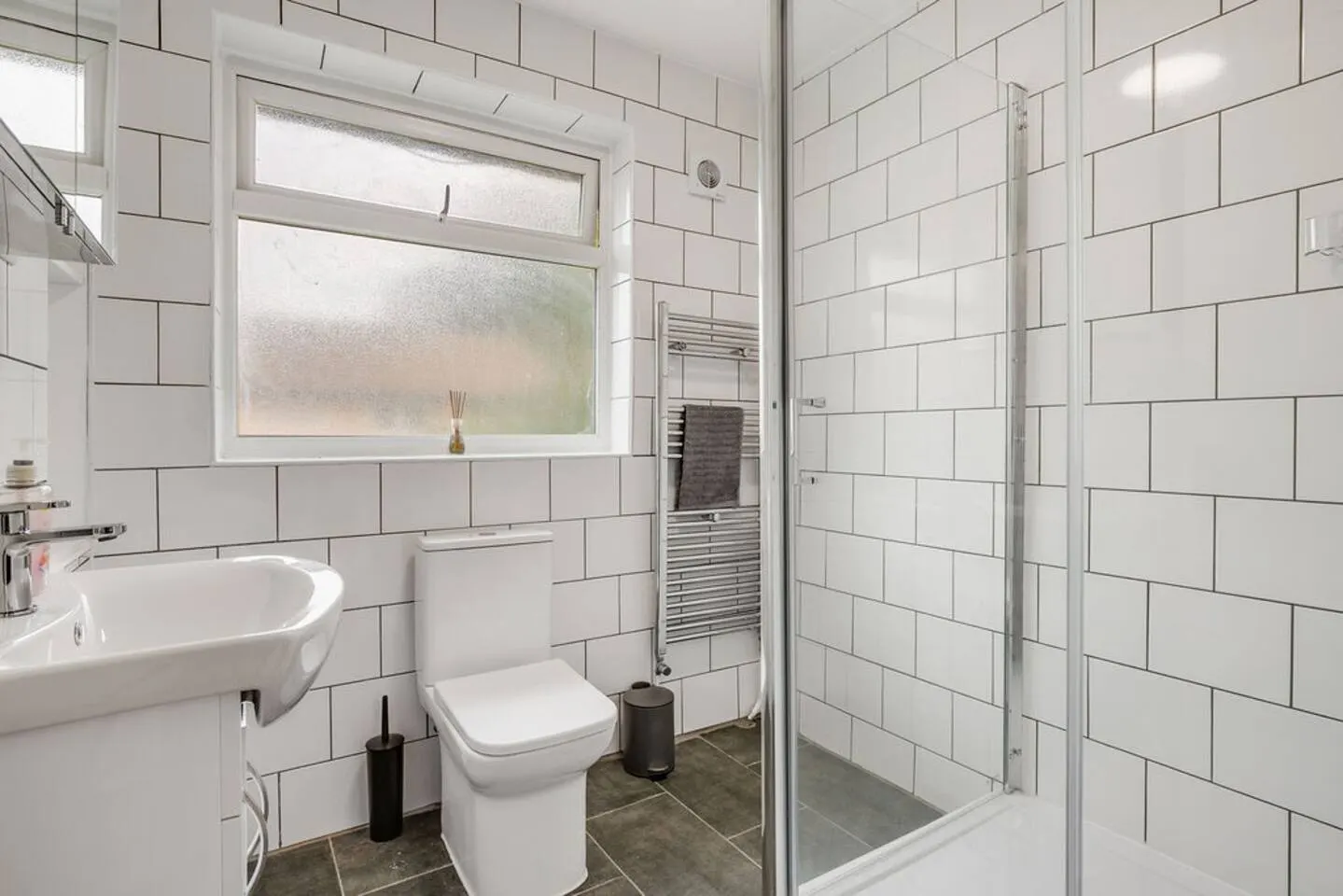 Spacious East London House With Parking 5