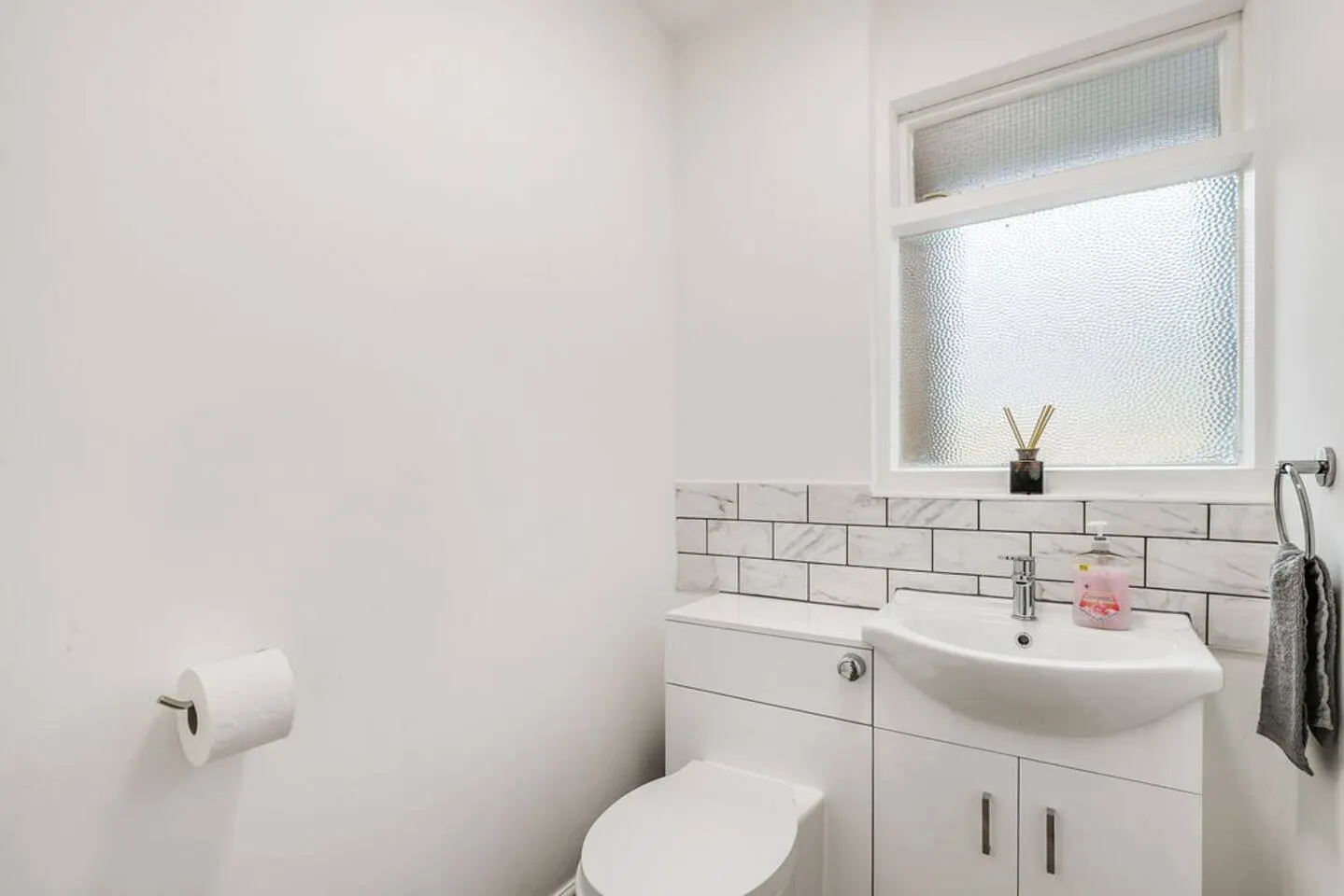 Spacious East London House With Parking 7