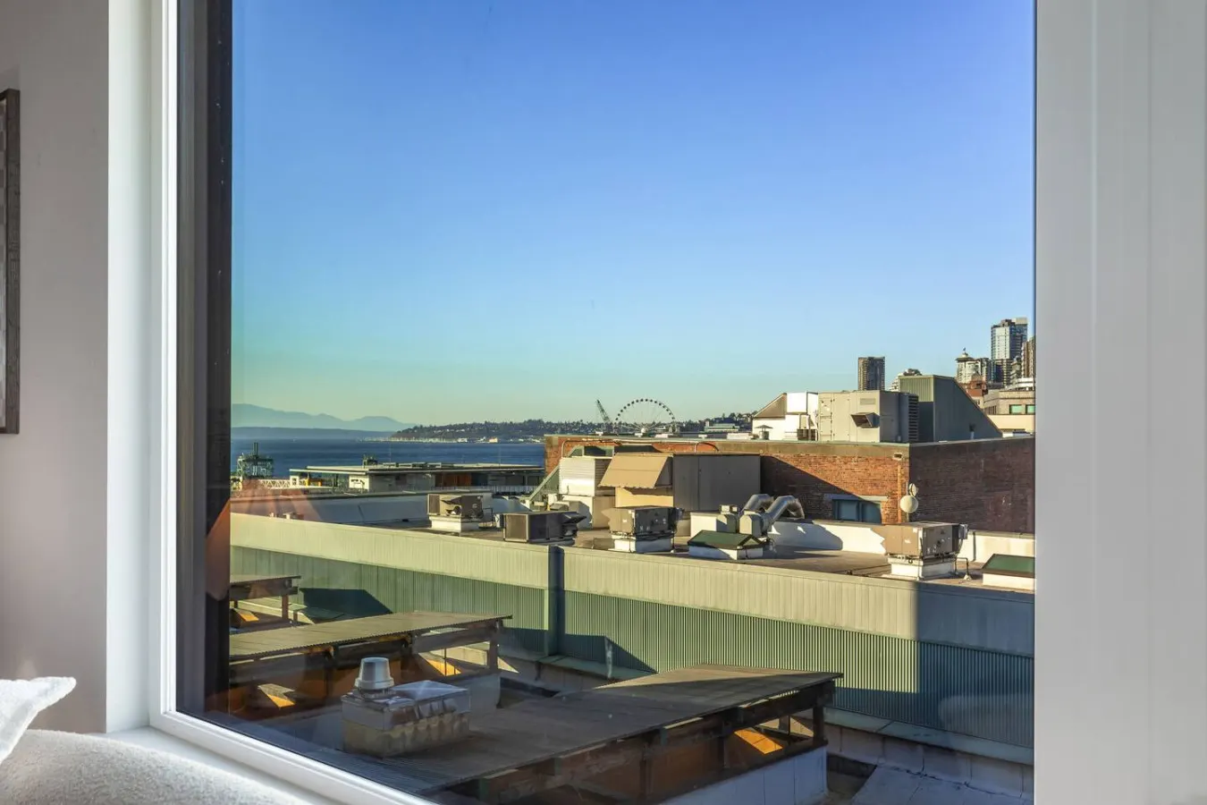 The City Lookout Views + Walk to Stadiums 20