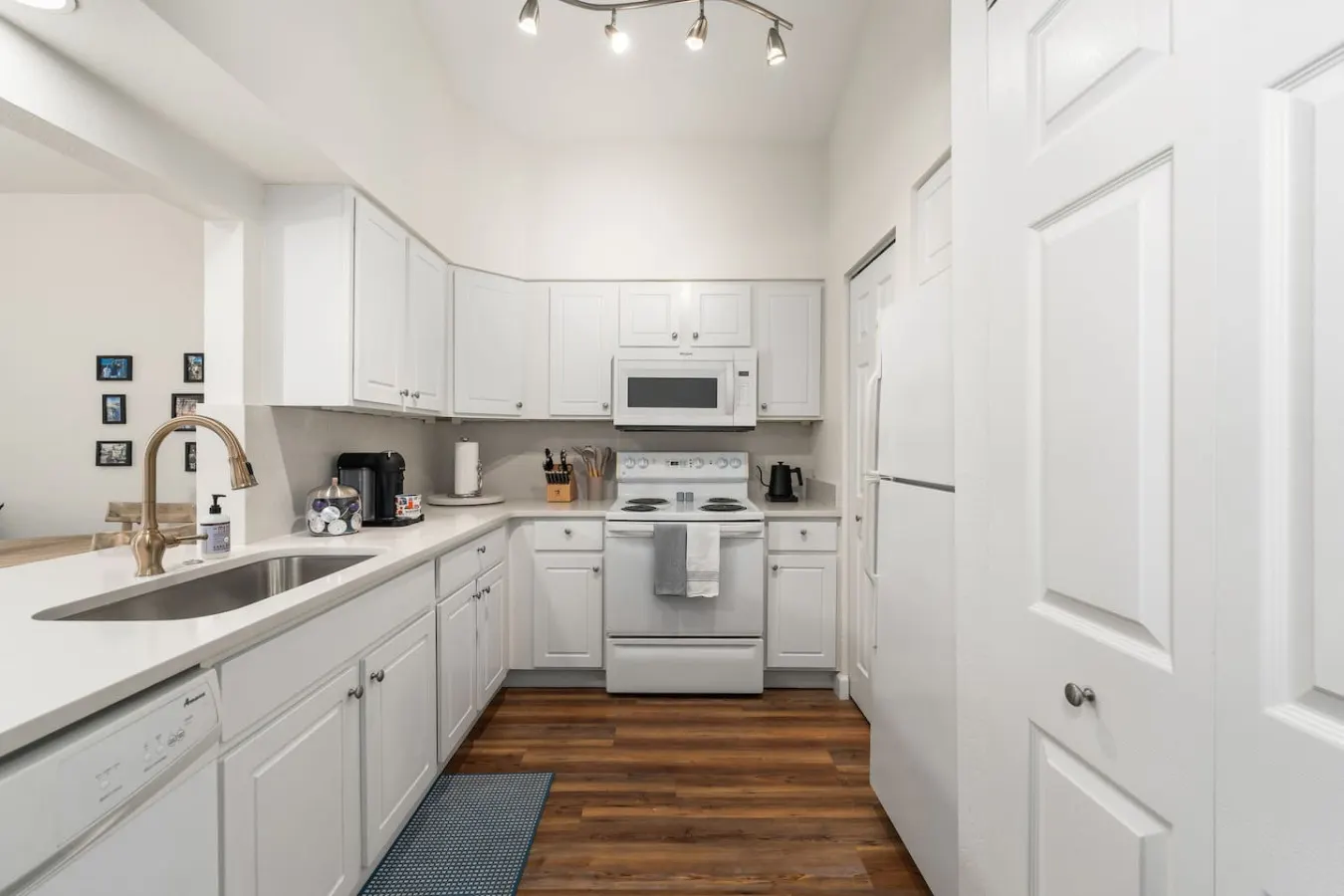 Haile Village 2BR Condo King Bed, Pool + Gym, Near UF 10