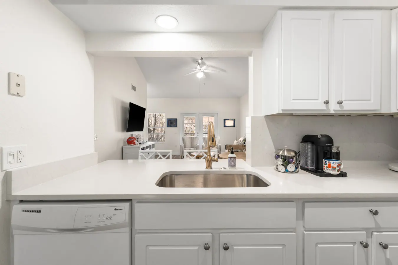 Haile Village 2BR Condo King Bed, Pool + Gym, Near UF 13