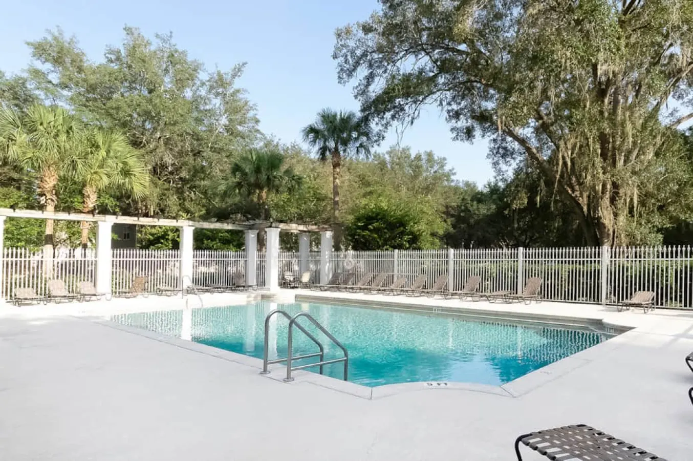 Haile Village 2BR Condo King Bed, Pool + Gym, Near UF 4