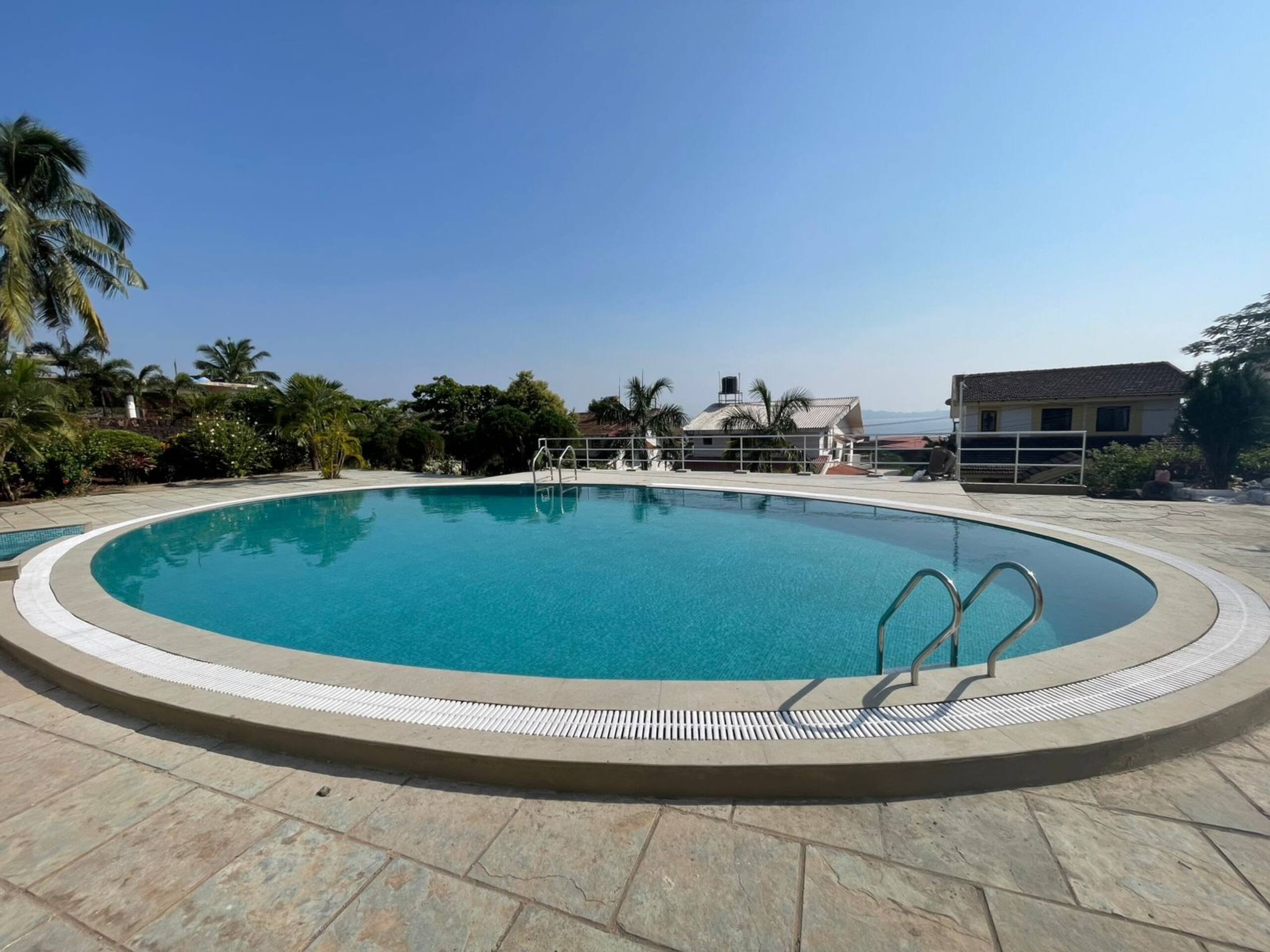 Beach View Luxury 2 BHK near Candolim with Pool -2 9
