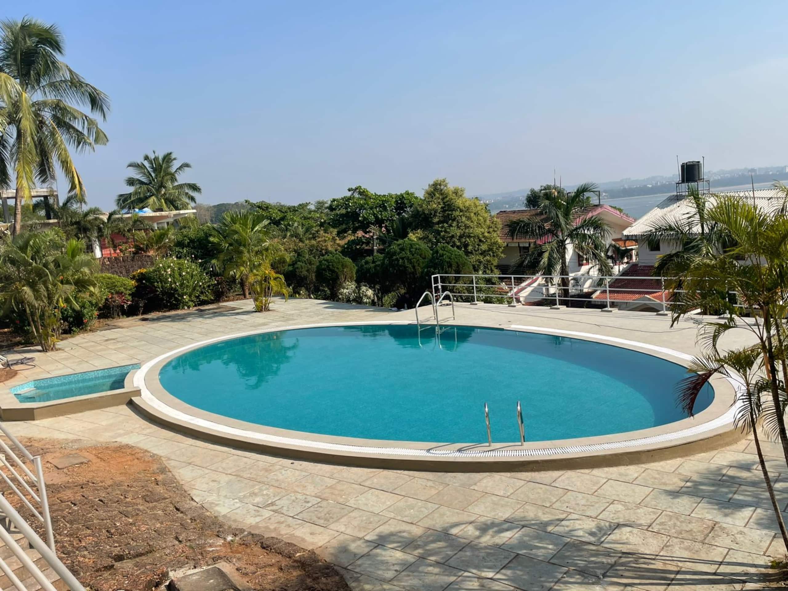 Beach View Luxury 2 BHK near Candolim with Pool -2 8