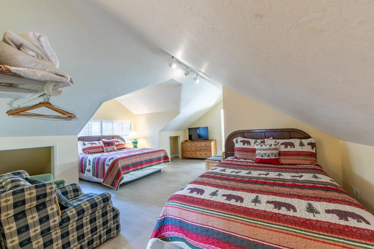 Spacious & Fun Family Cabin - Cozy Hollow Lodge #3 — photo 4