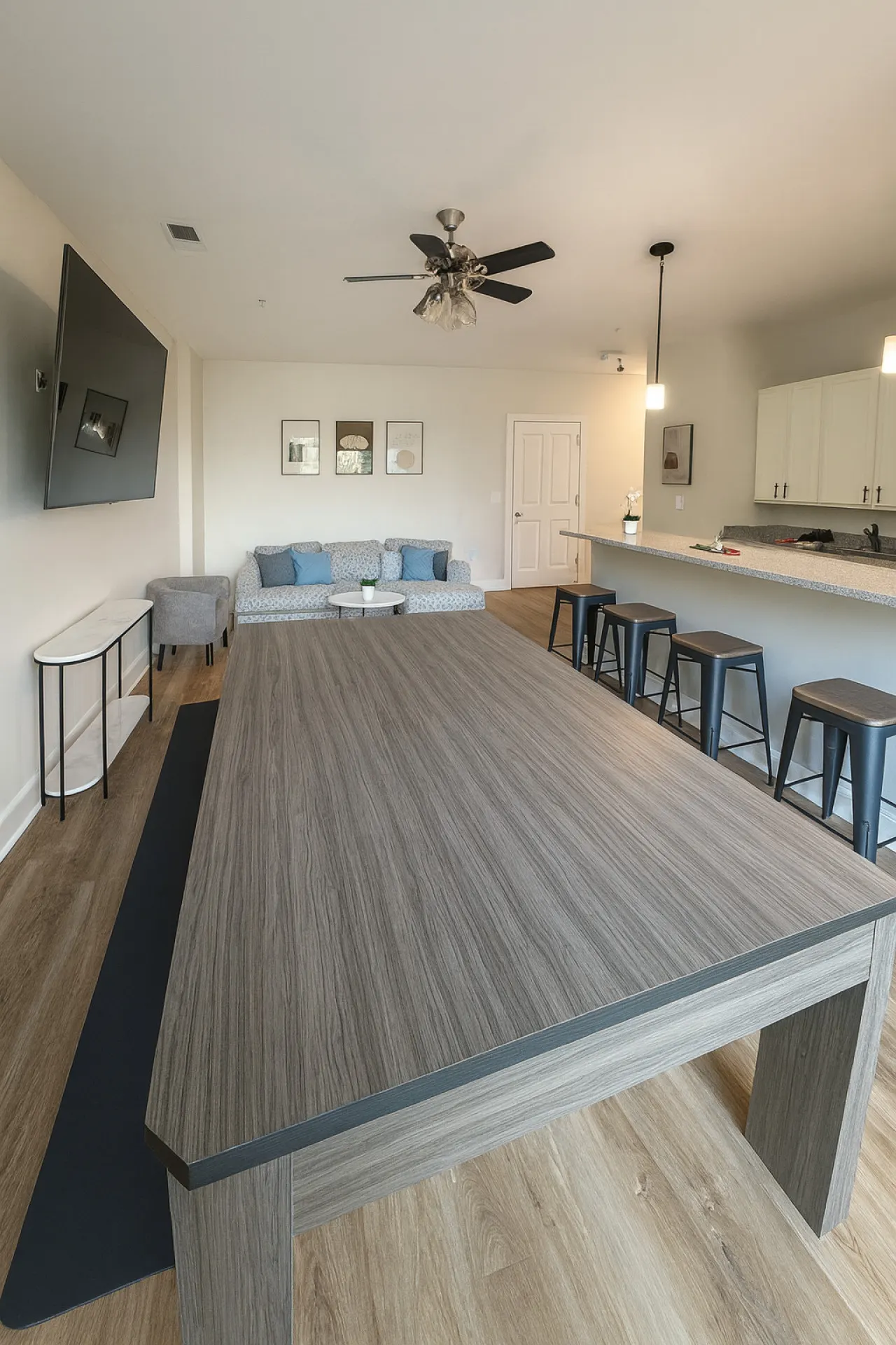 Family & Group Retreat 3 Queens Beds + Pool Table 2nd 11