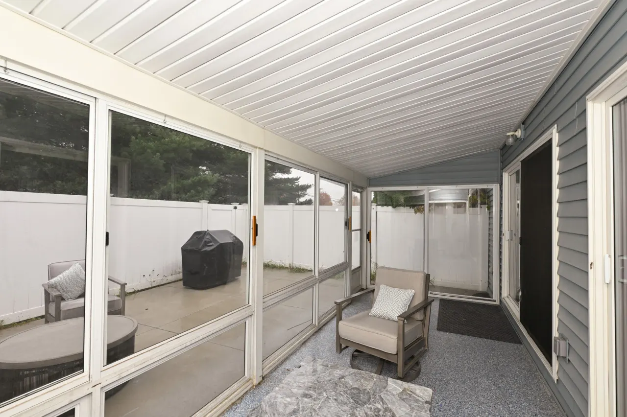 Wadsworth Condo 3 Bed 2.5 Bath 17