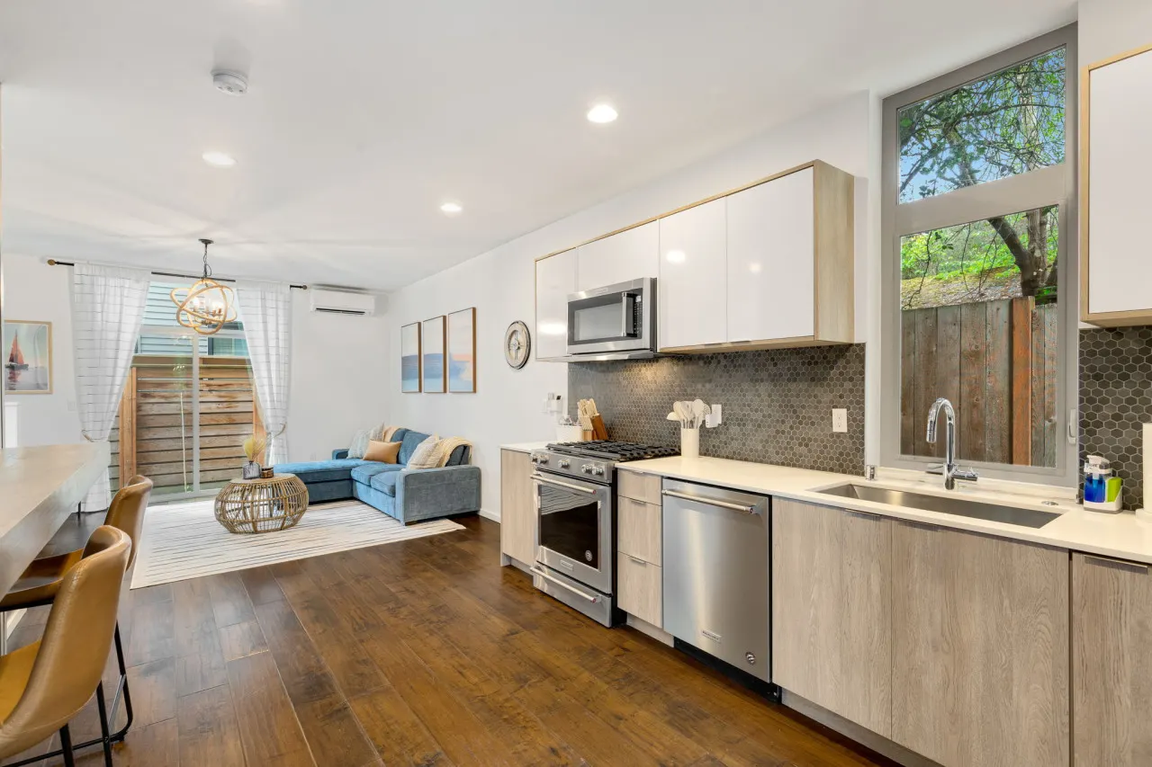 Cap Hill Retreat with Rooftop 12