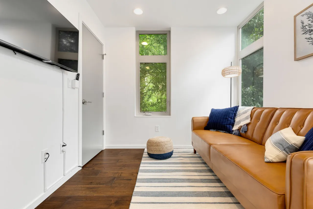 Cap Hill Retreat with Rooftop 18