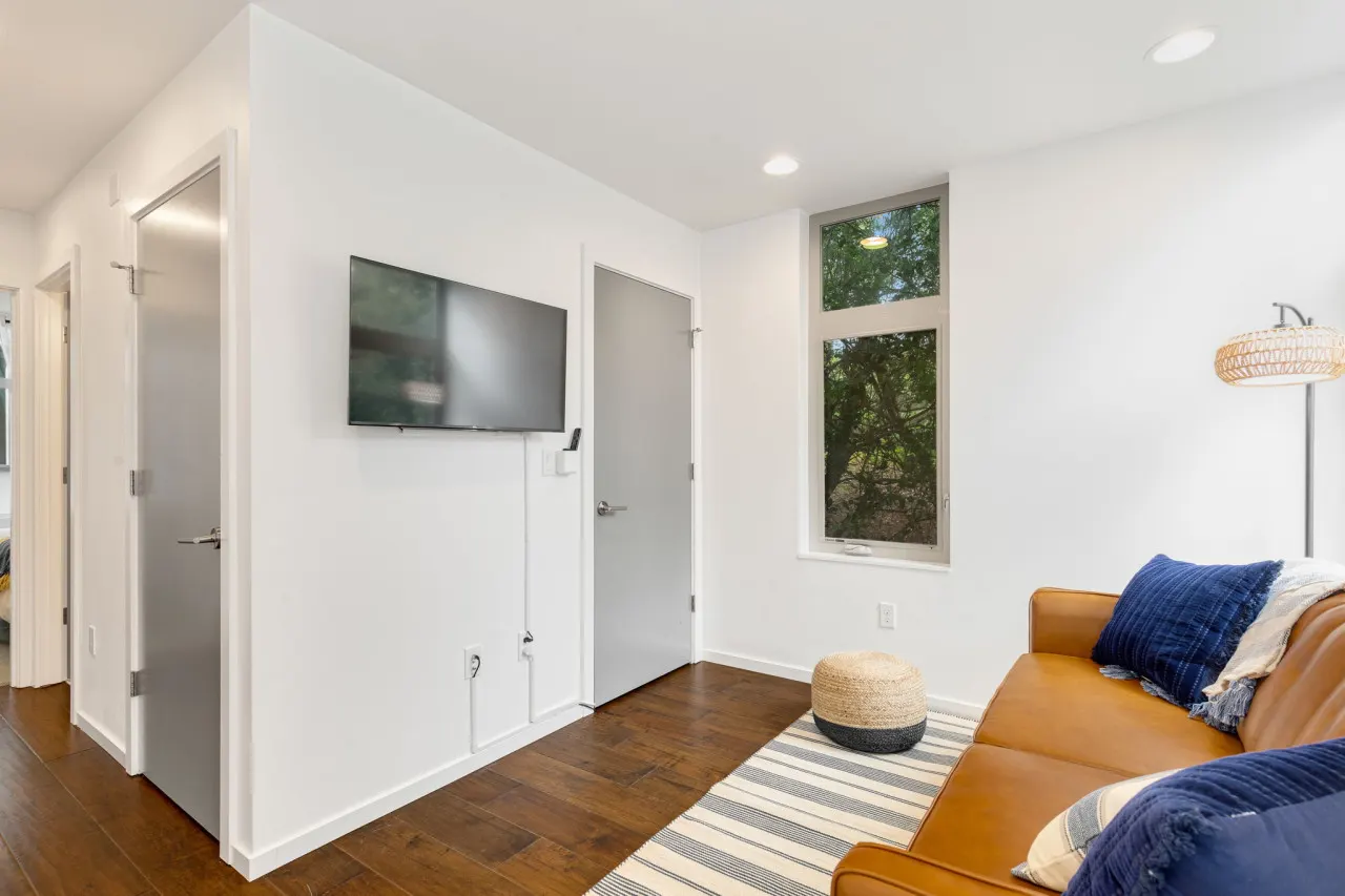 Cap Hill Retreat with Rooftop 20