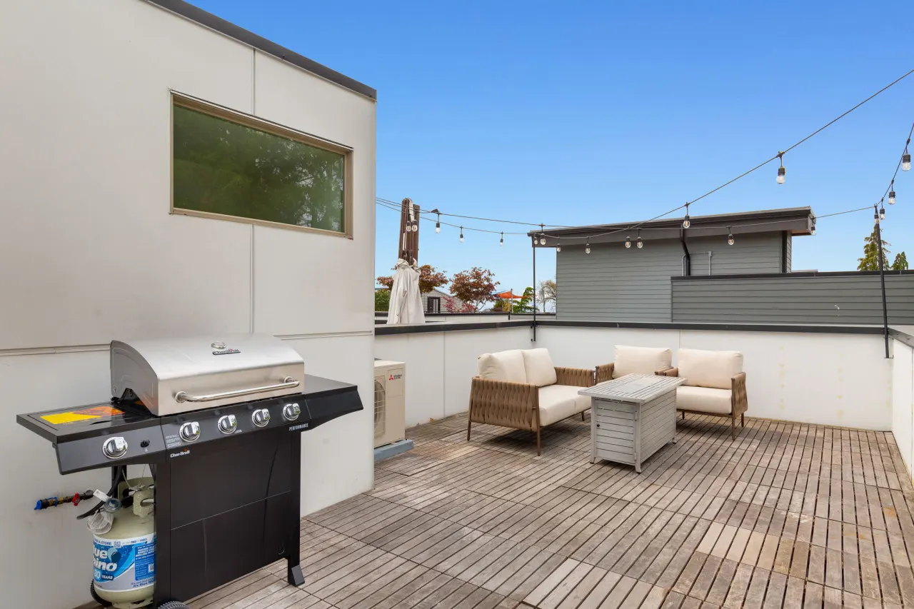 Cap Hill Retreat with Rooftop 5